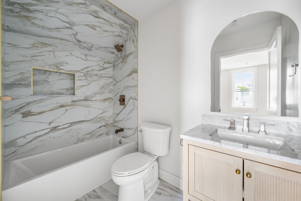 16 Harbor View St # 2