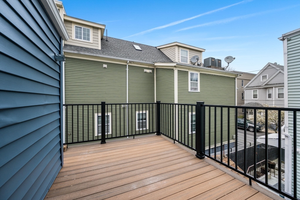 16 Harbor View St # 2