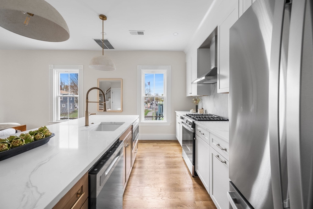 16 Harbor View St # 2