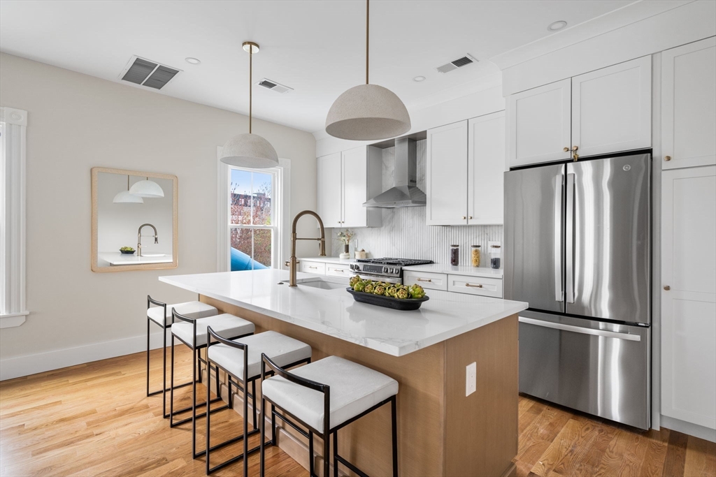 16 Harbor View St # 2