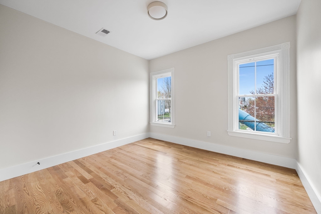 16 Harbor View St # 2