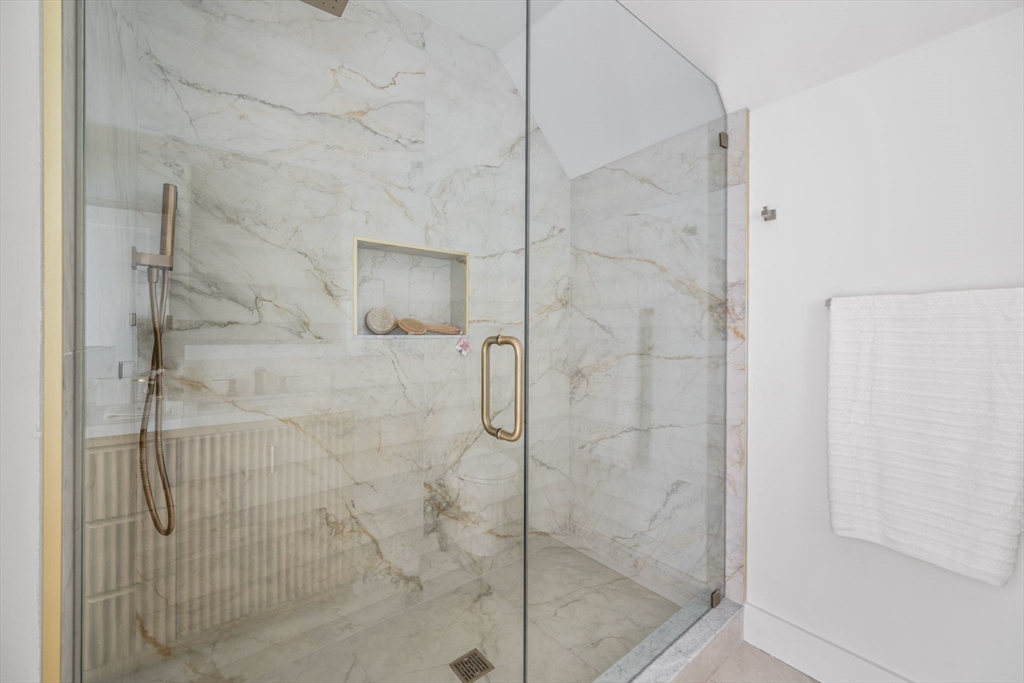 16 Harbor View St # 2