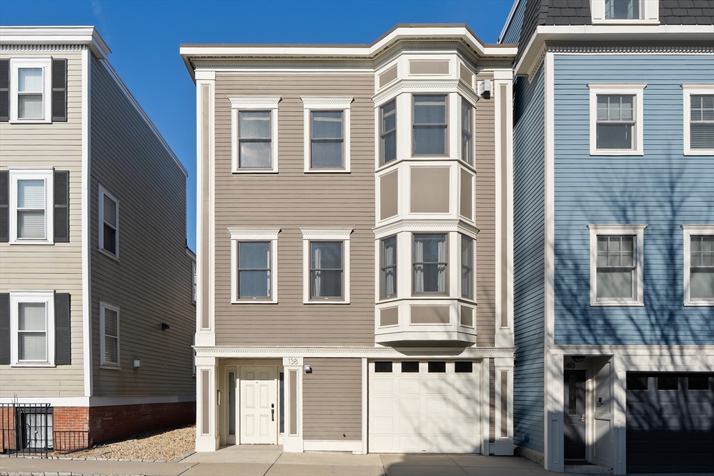138 W 3rd St