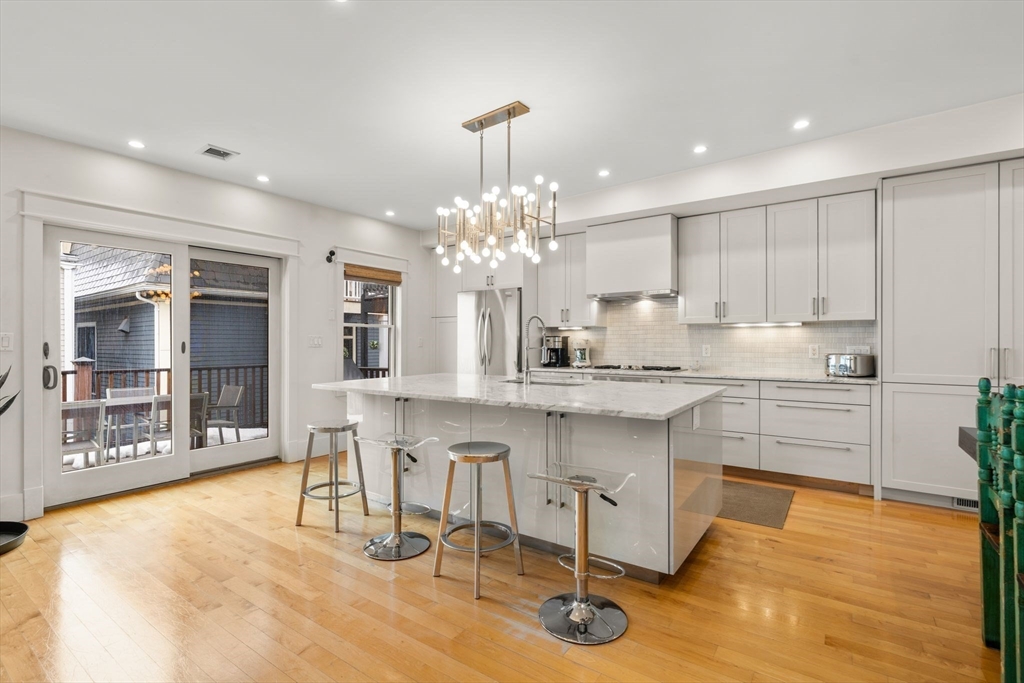 138 W 3rd St