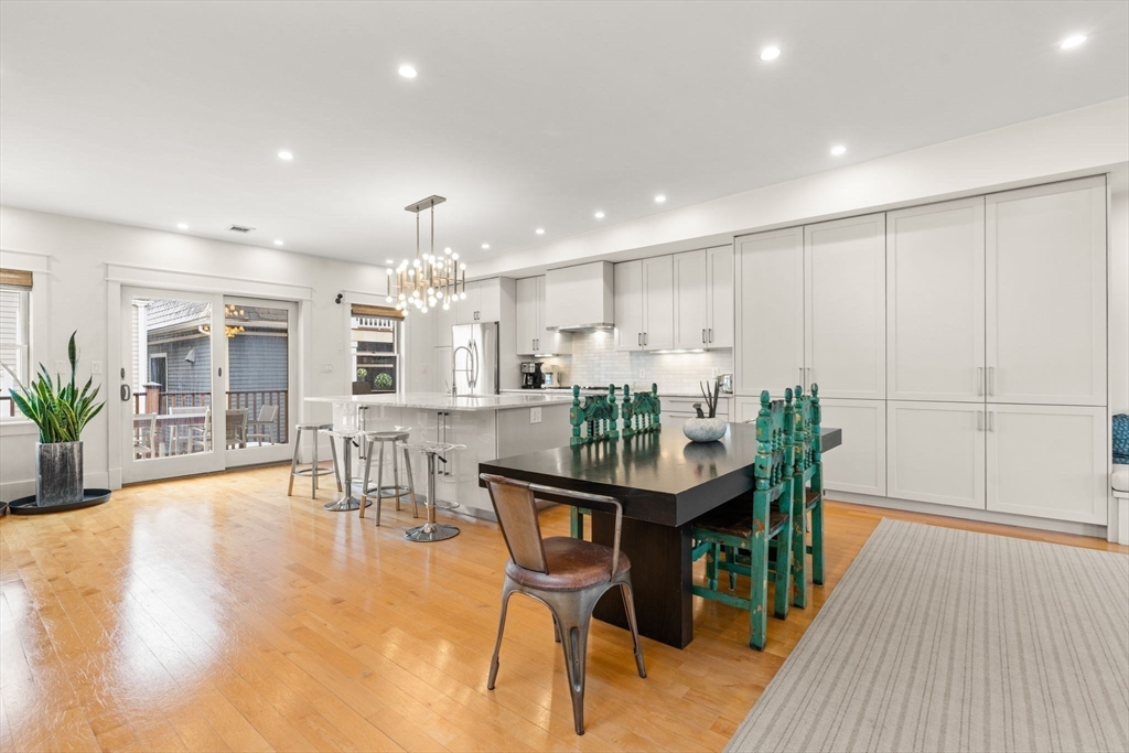 138 W 3rd St