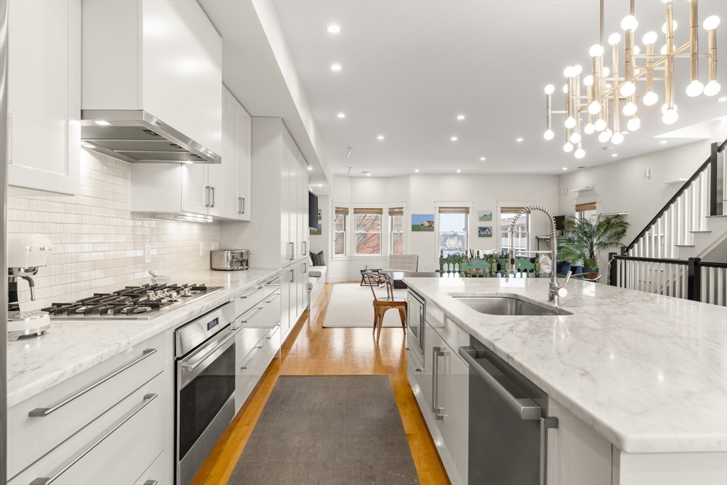 138 W 3rd St