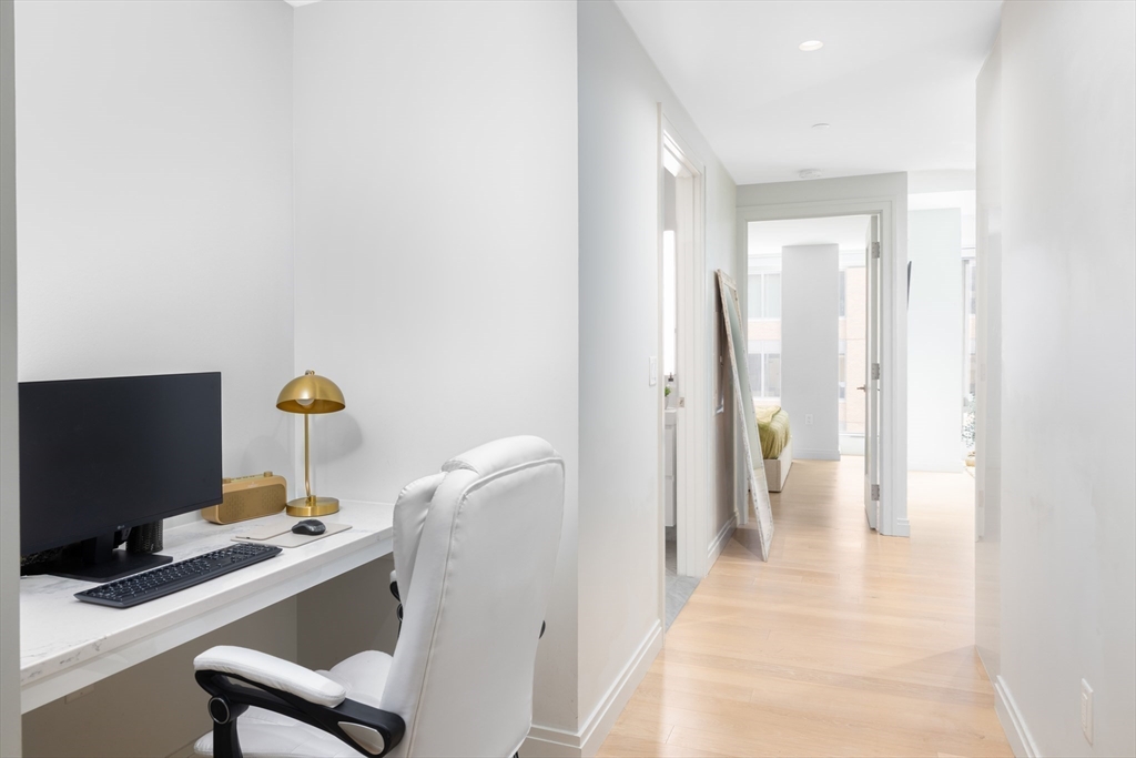 135 Seaport Blvd # 708