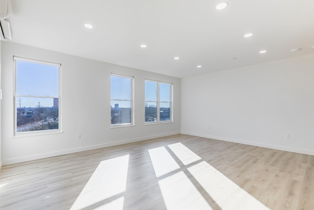 319 Broadway # 504