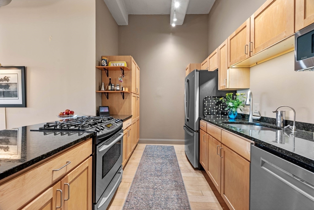 51 Lafayette St # 207