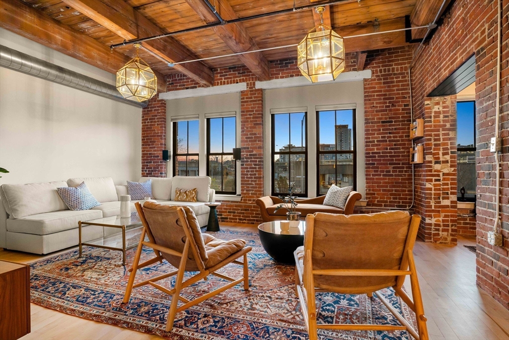 9 W Broadway # 210