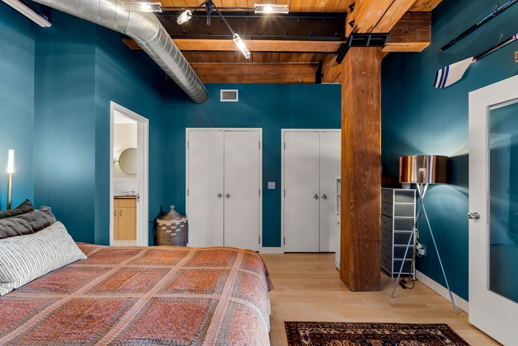9 W Broadway # 210