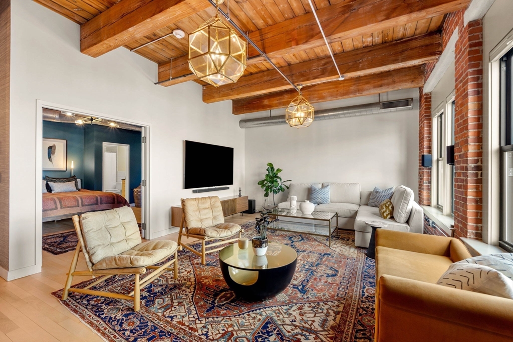 9 W Broadway # 210