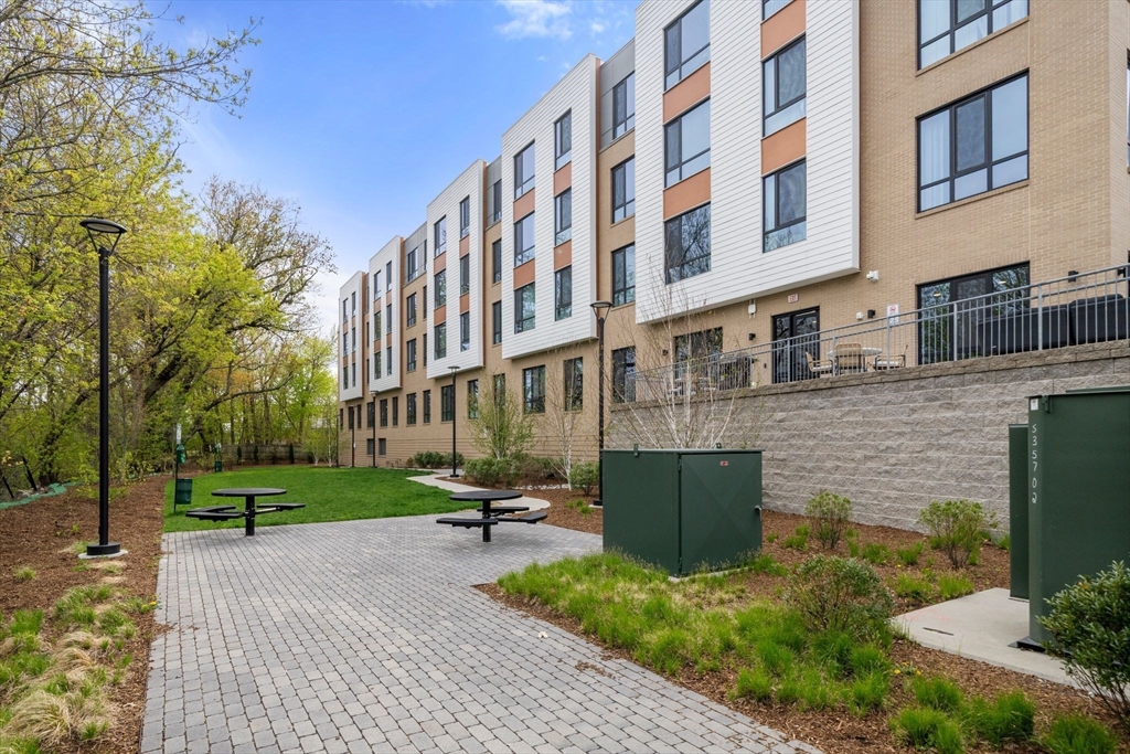 289 Walk Hill St. # 327