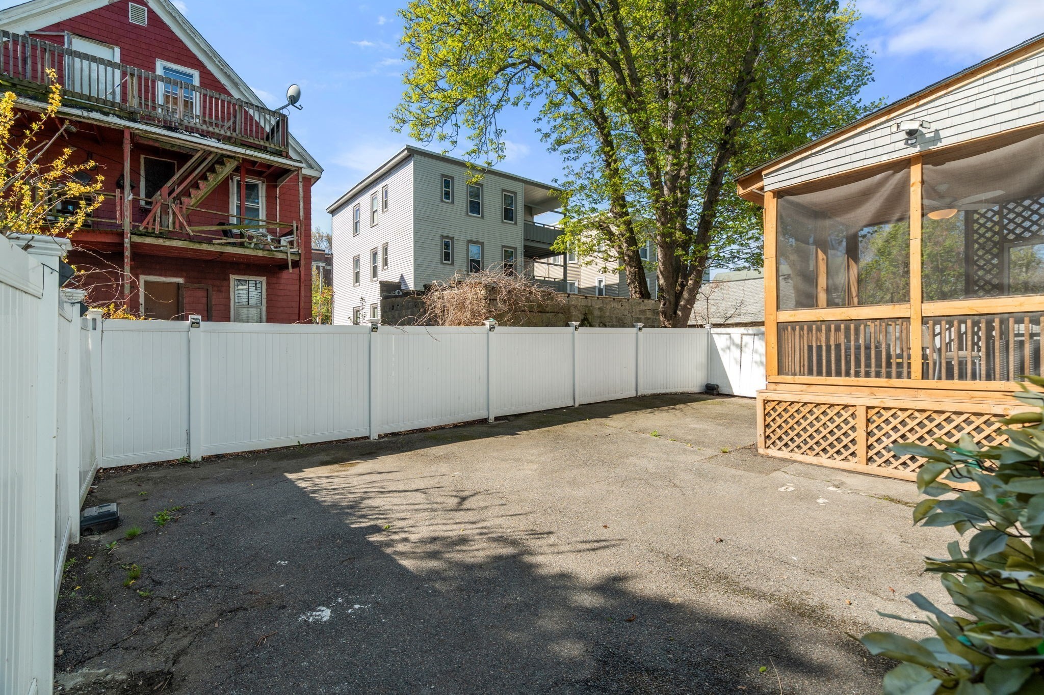 8 Colonial Ave