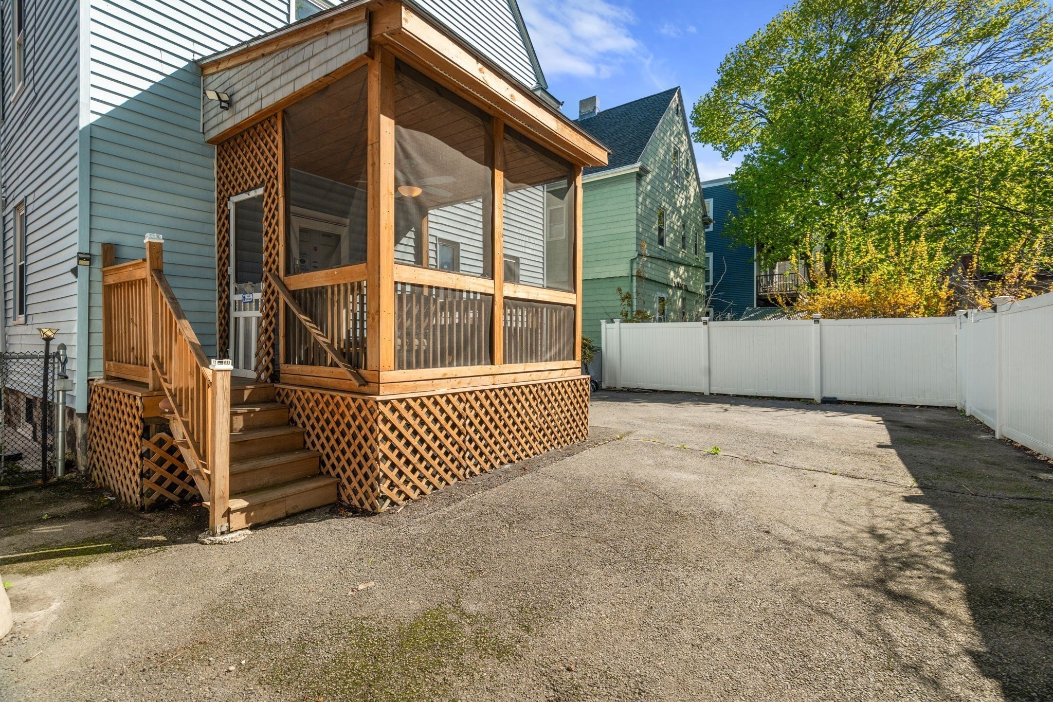 8 Colonial Ave