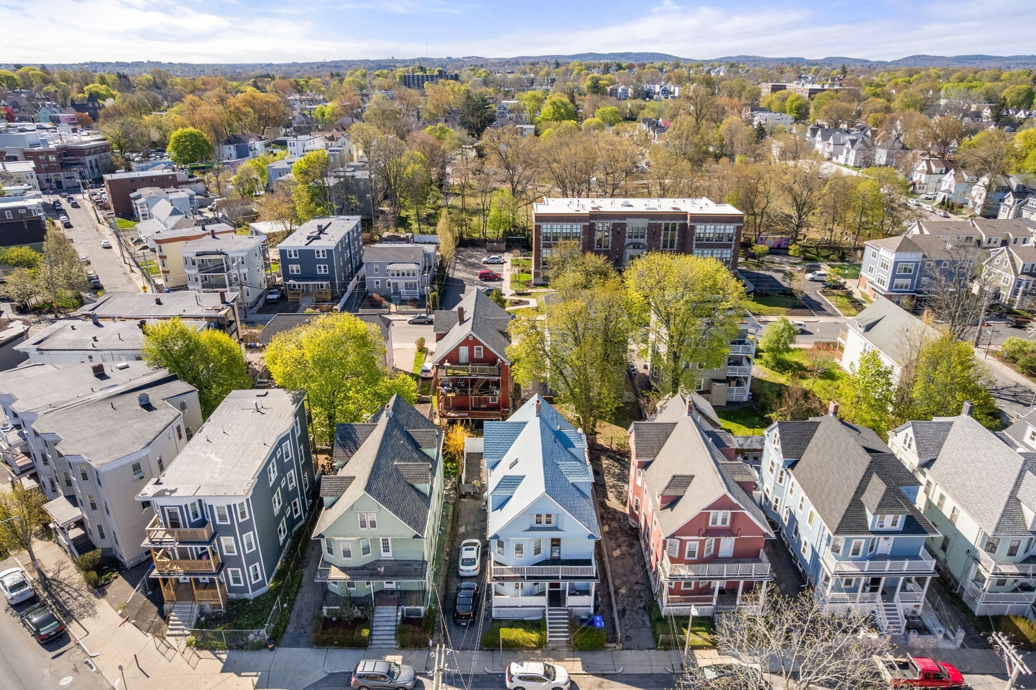 8 Colonial Ave