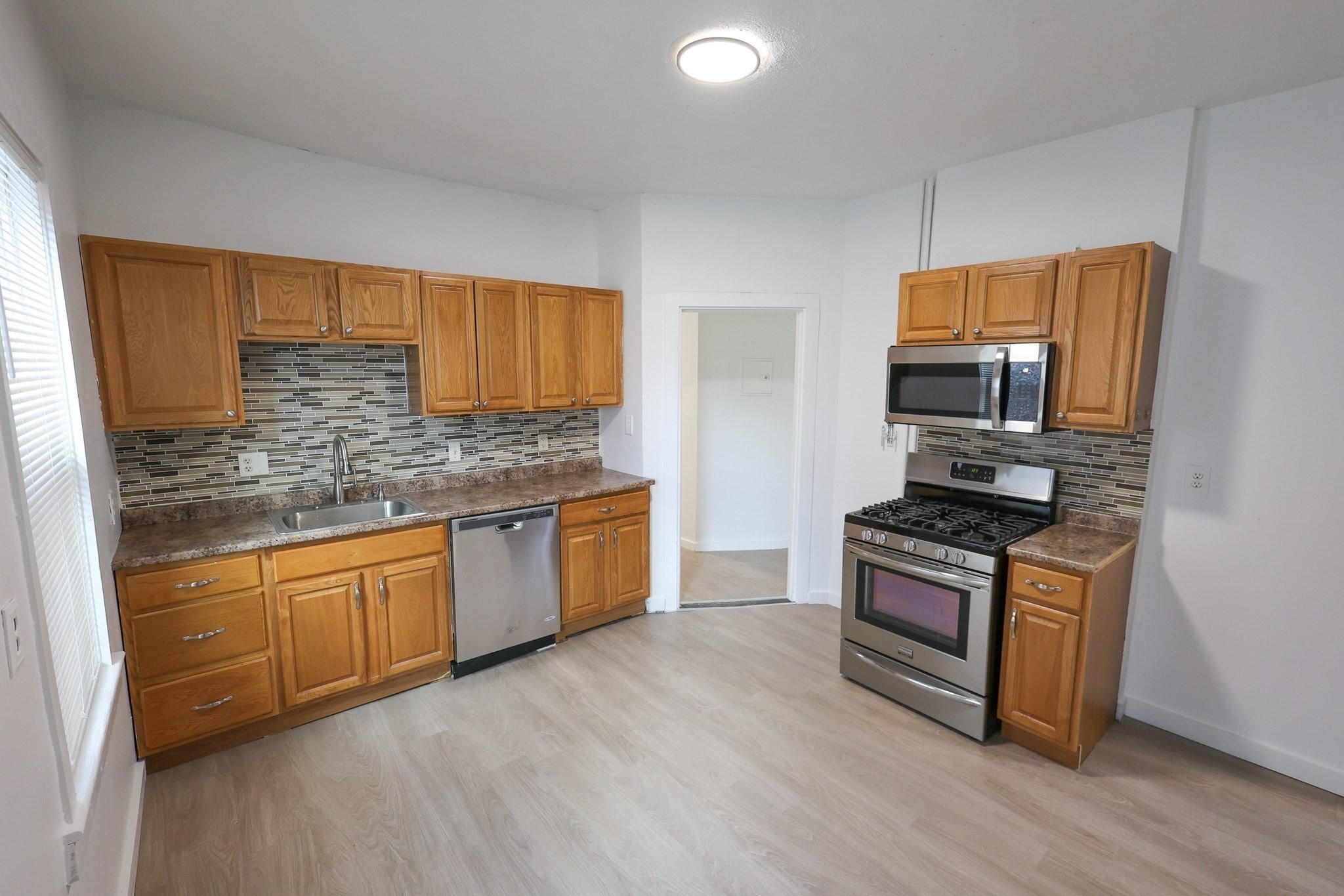 8 Colonial Ave