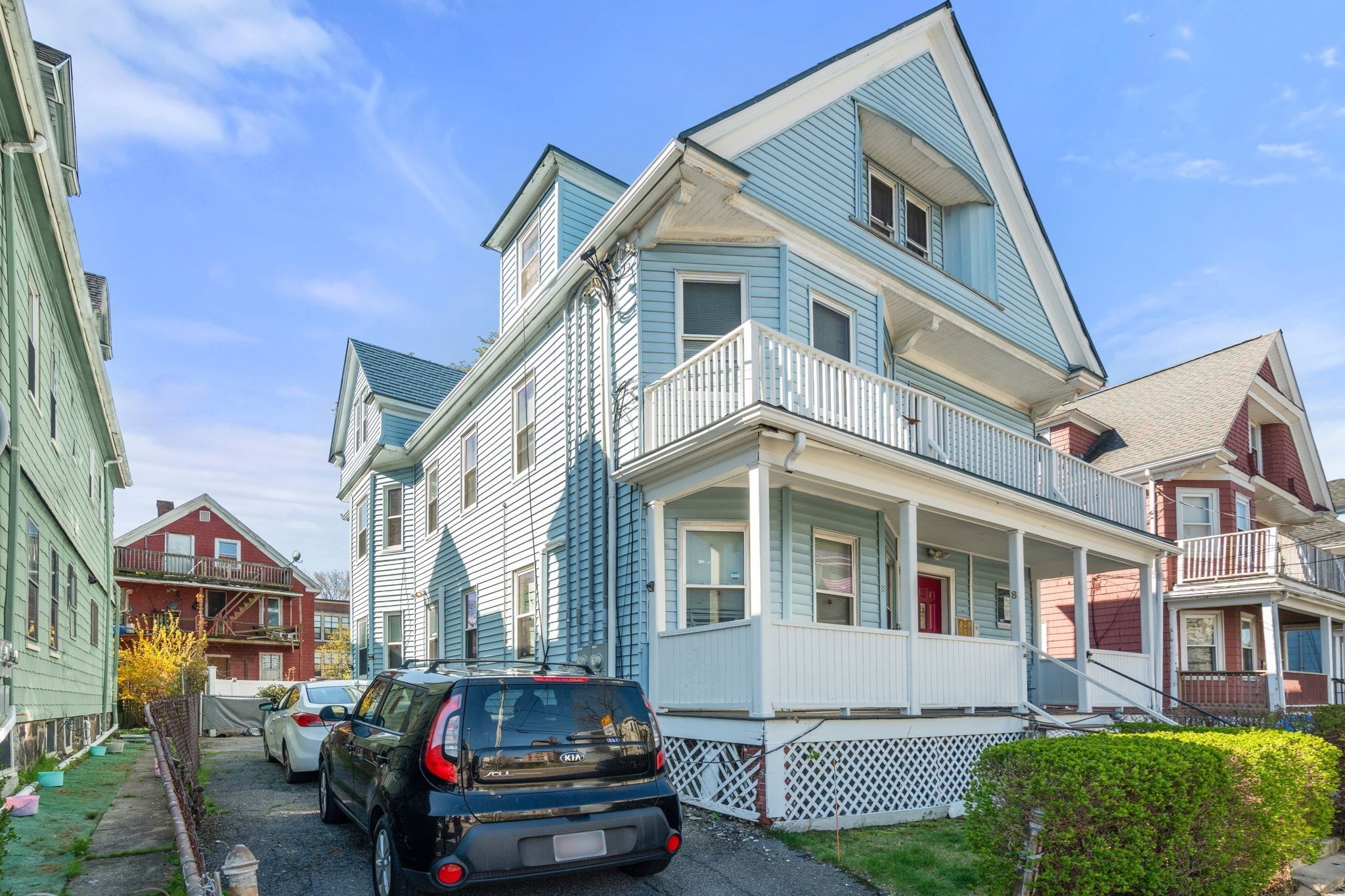 8 Colonial Ave