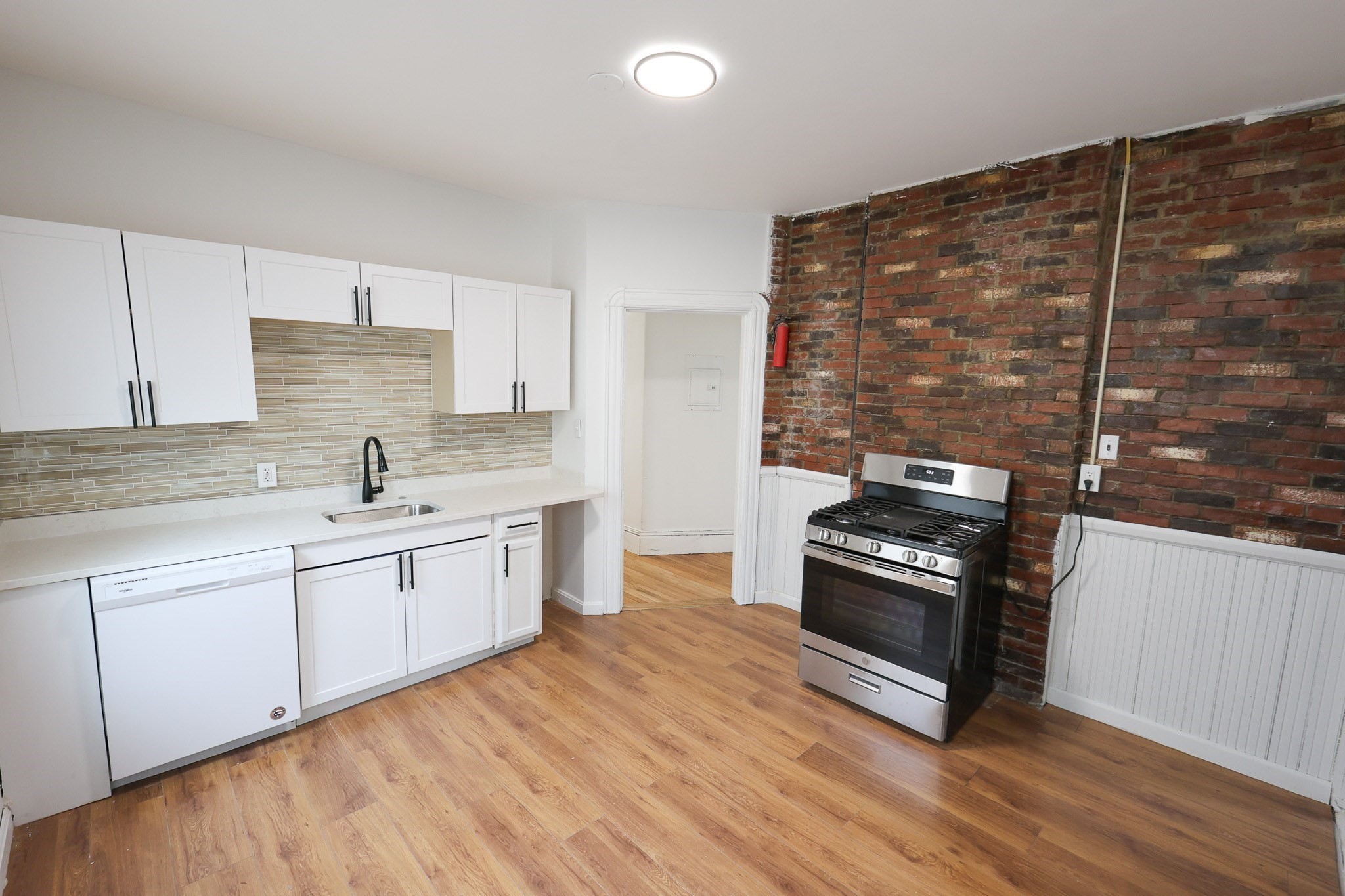 8 Colonial Ave