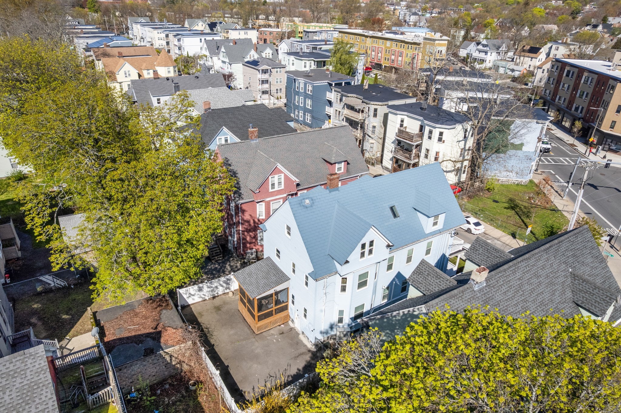 8 Colonial Ave