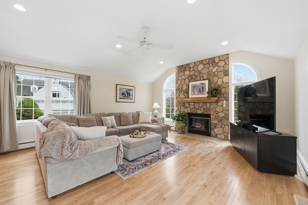 10 Haymeadow Rd