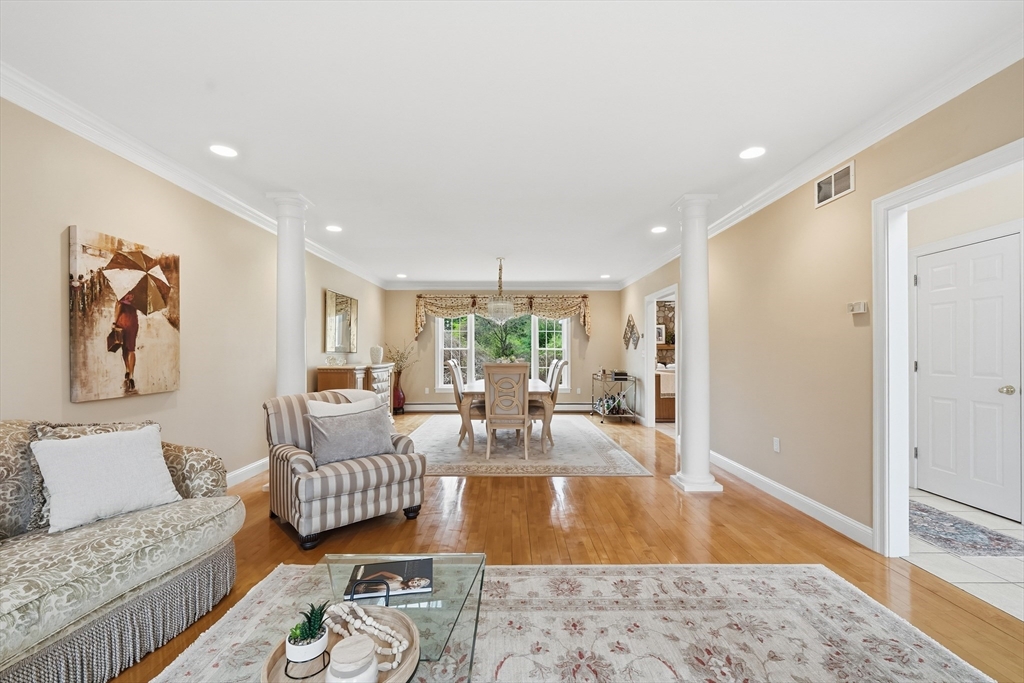 10 Haymeadow Rd