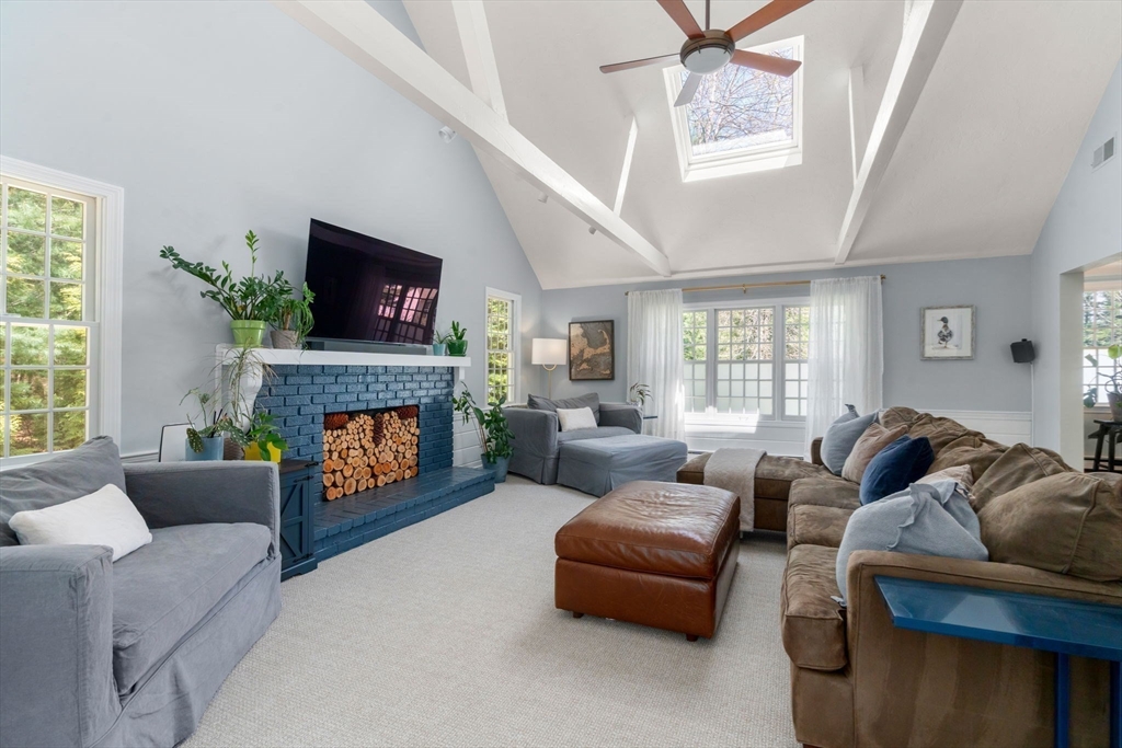 70 Cross Creek Ln