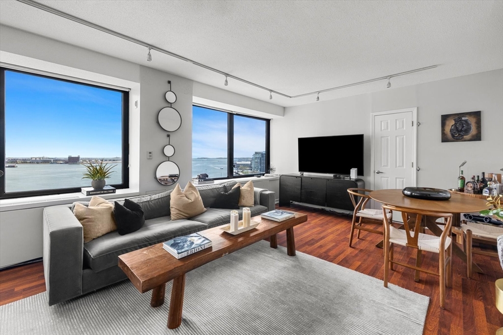 65 East India Row # 16E