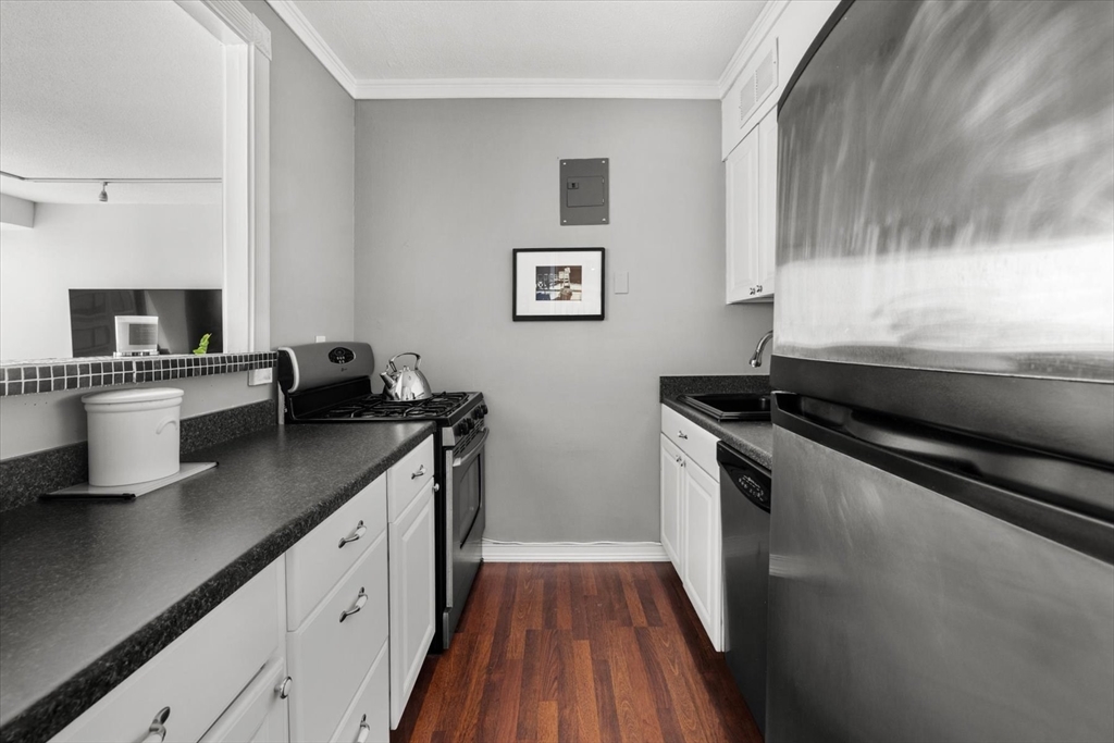65 East India Row # 16E