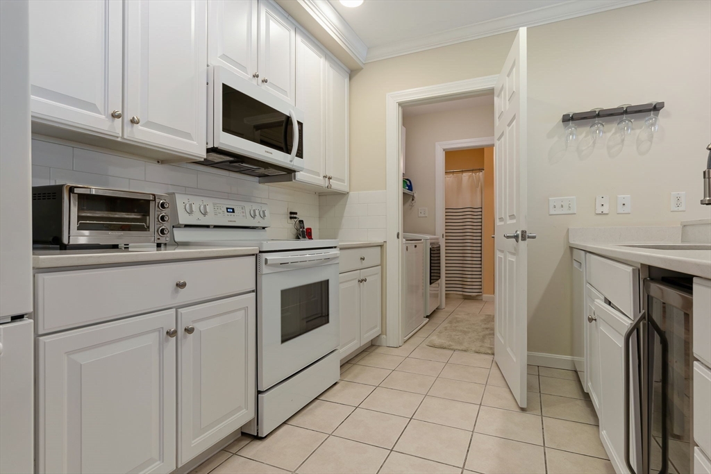 5 Woodman Way # 107