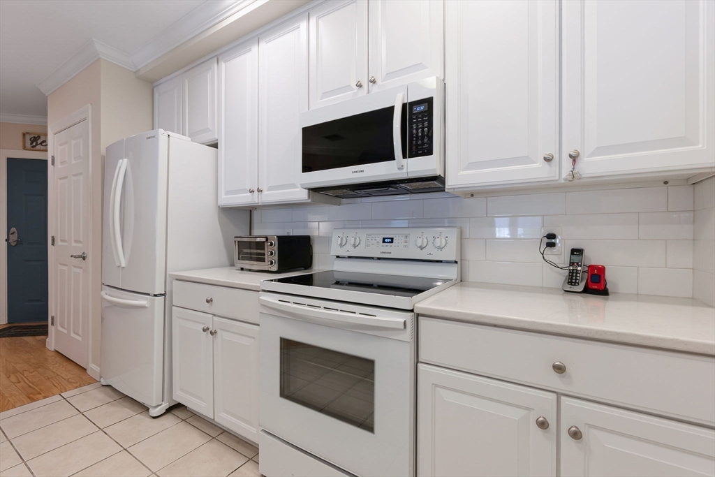 5 Woodman Way # 107