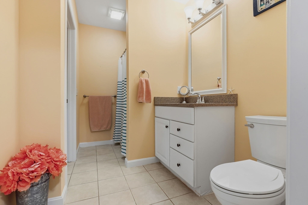 5 Woodman Way # 107