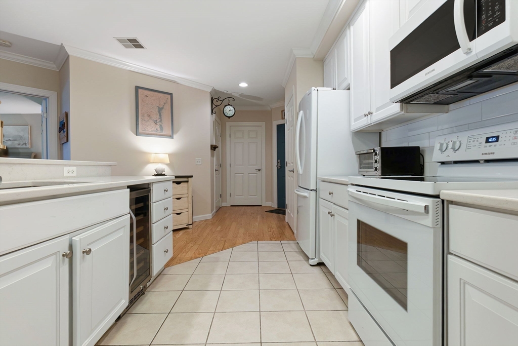 5 Woodman Way # 107