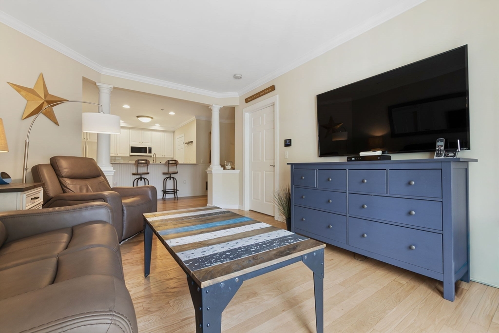 5 Woodman Way # 107