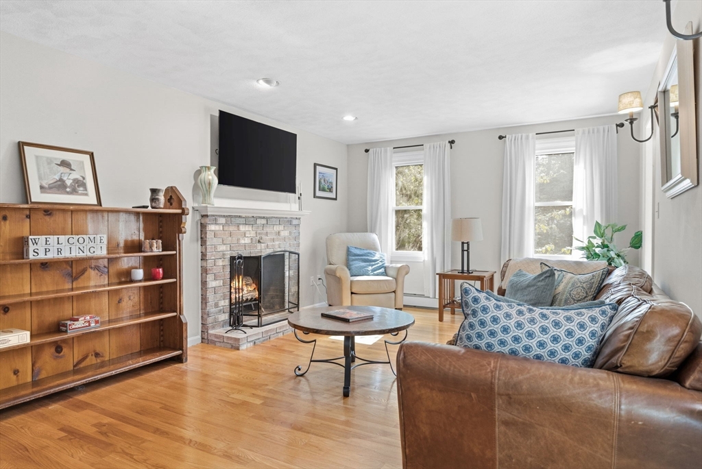 25 Towpath Dr
