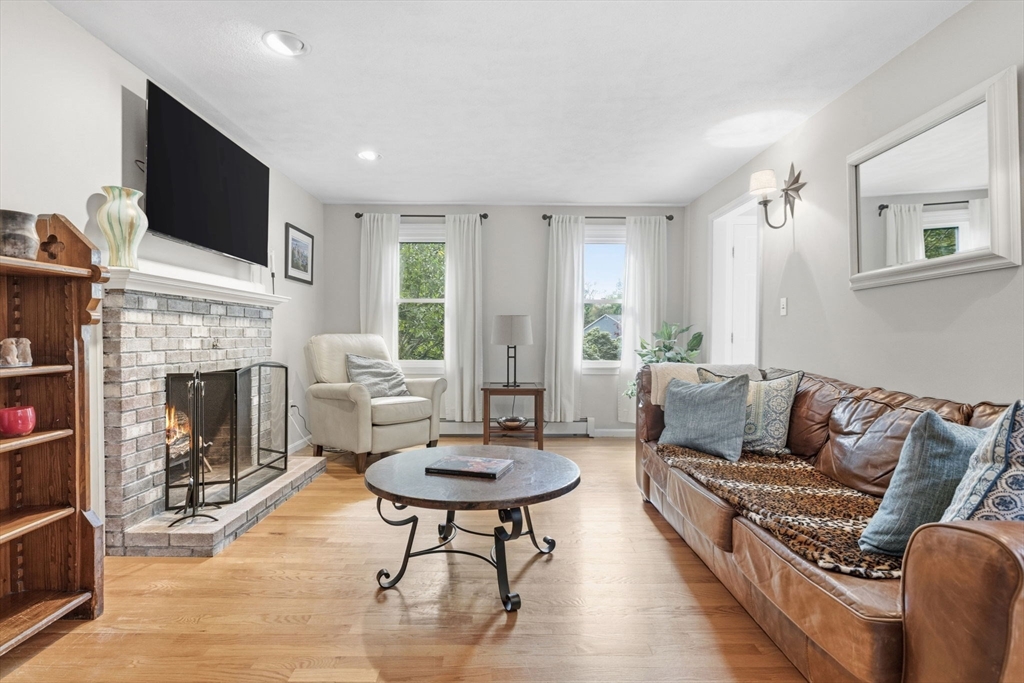 25 Towpath Dr