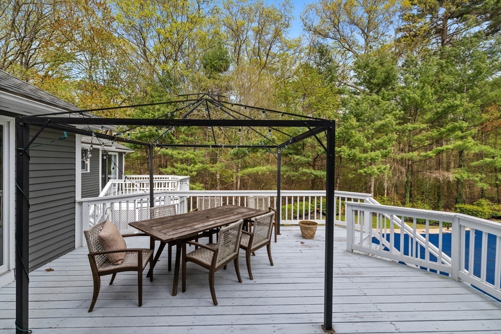 25 Towpath Dr