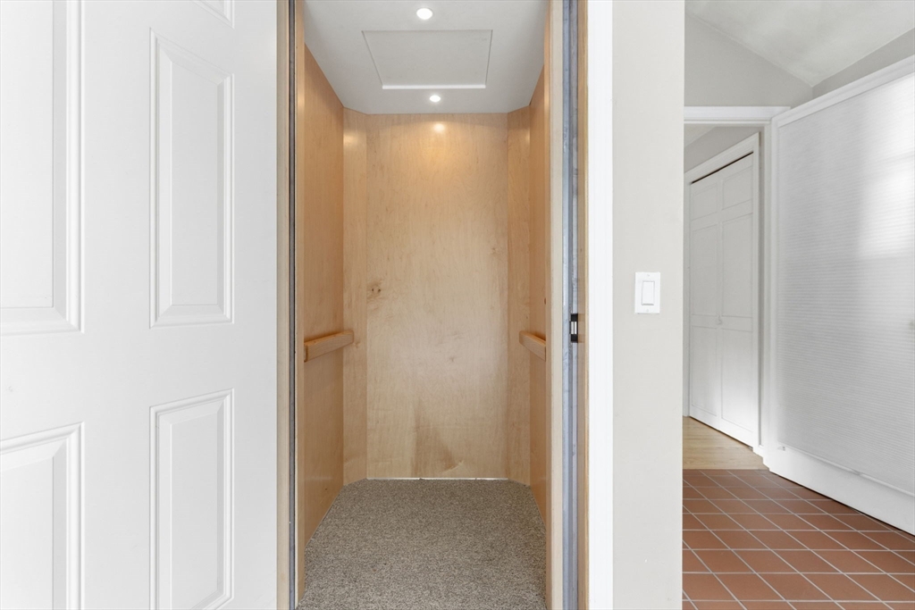 25 Towpath Dr