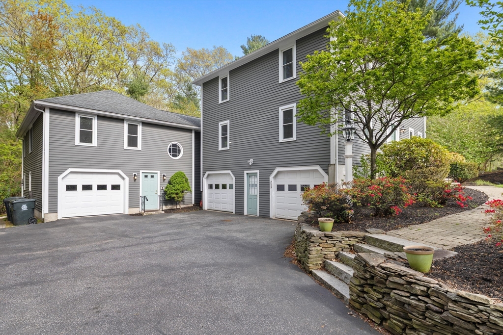25 Towpath Dr