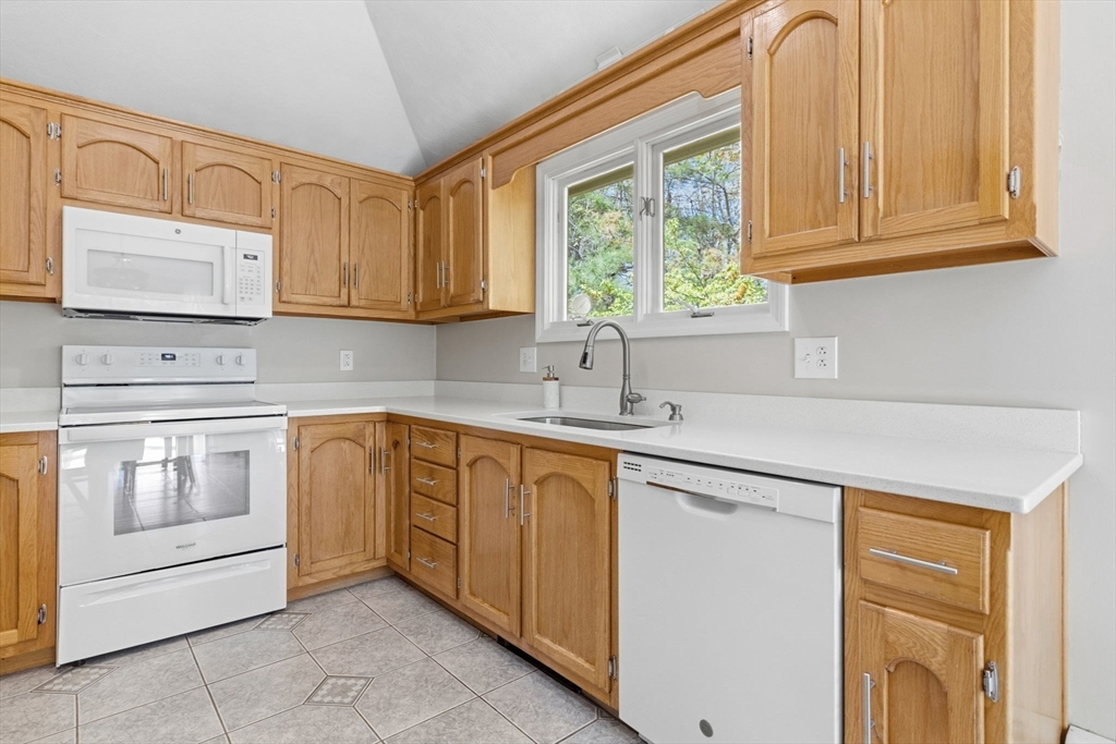 25 Towpath Dr
