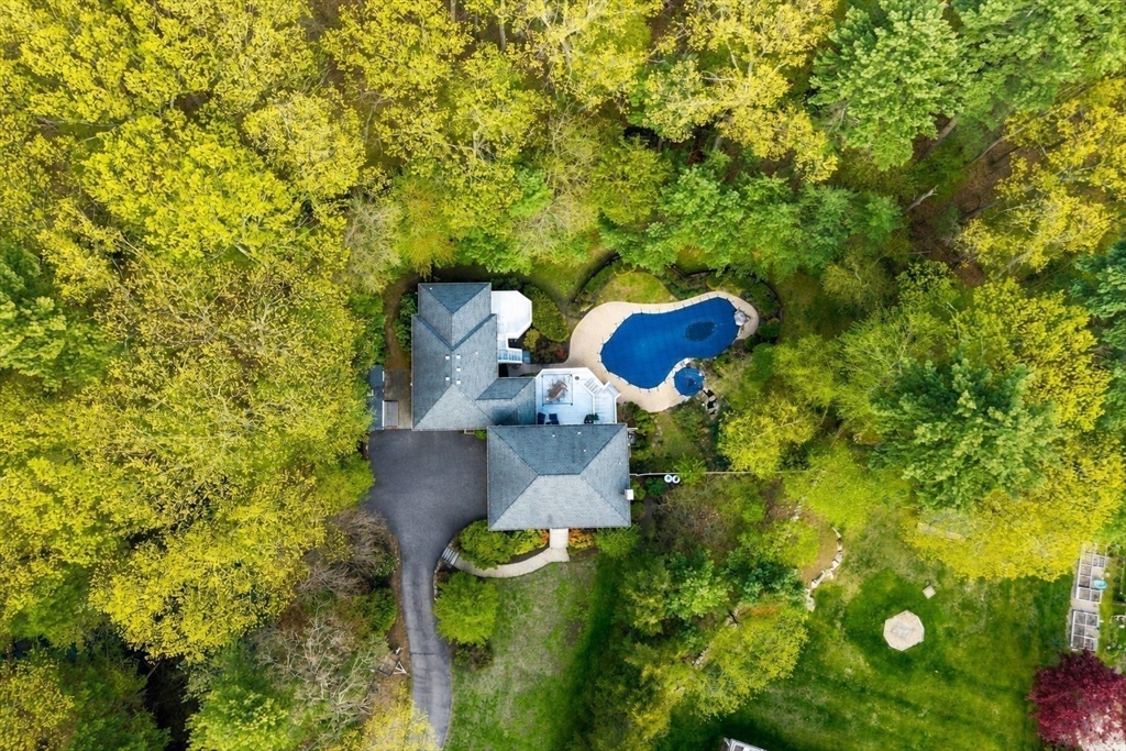 25 Towpath Dr