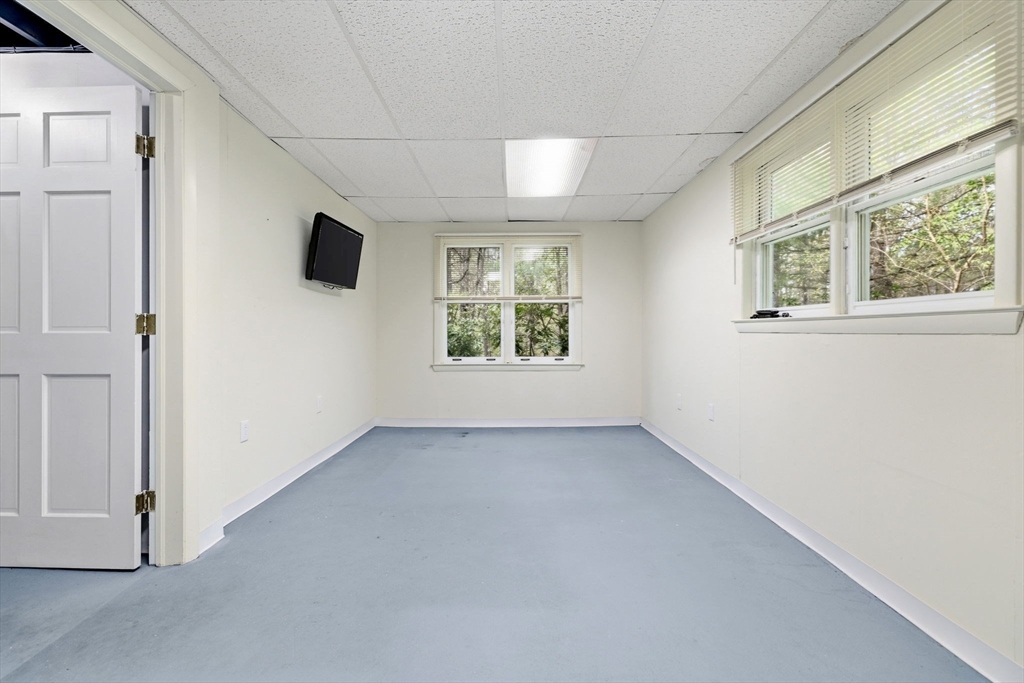 25 Towpath Dr