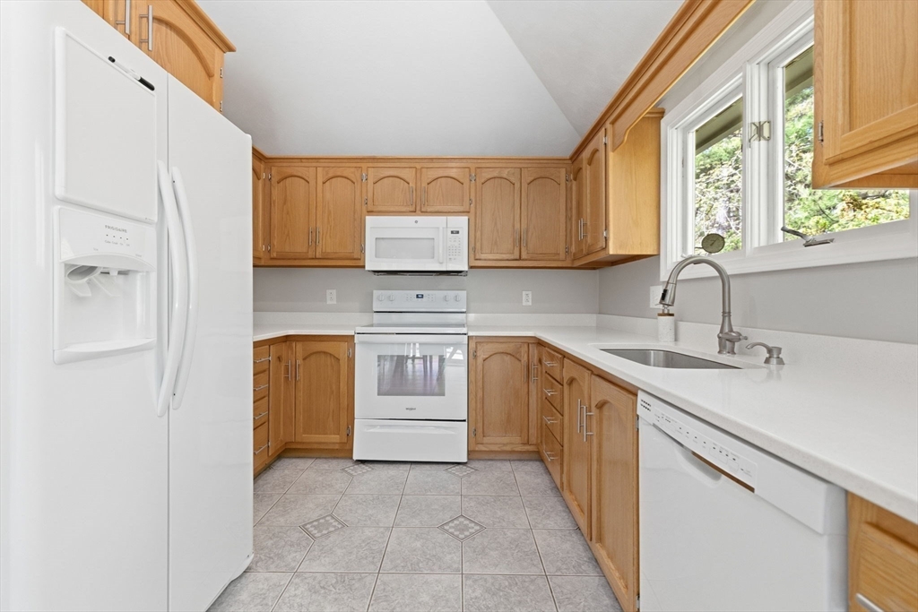 25 Towpath Dr