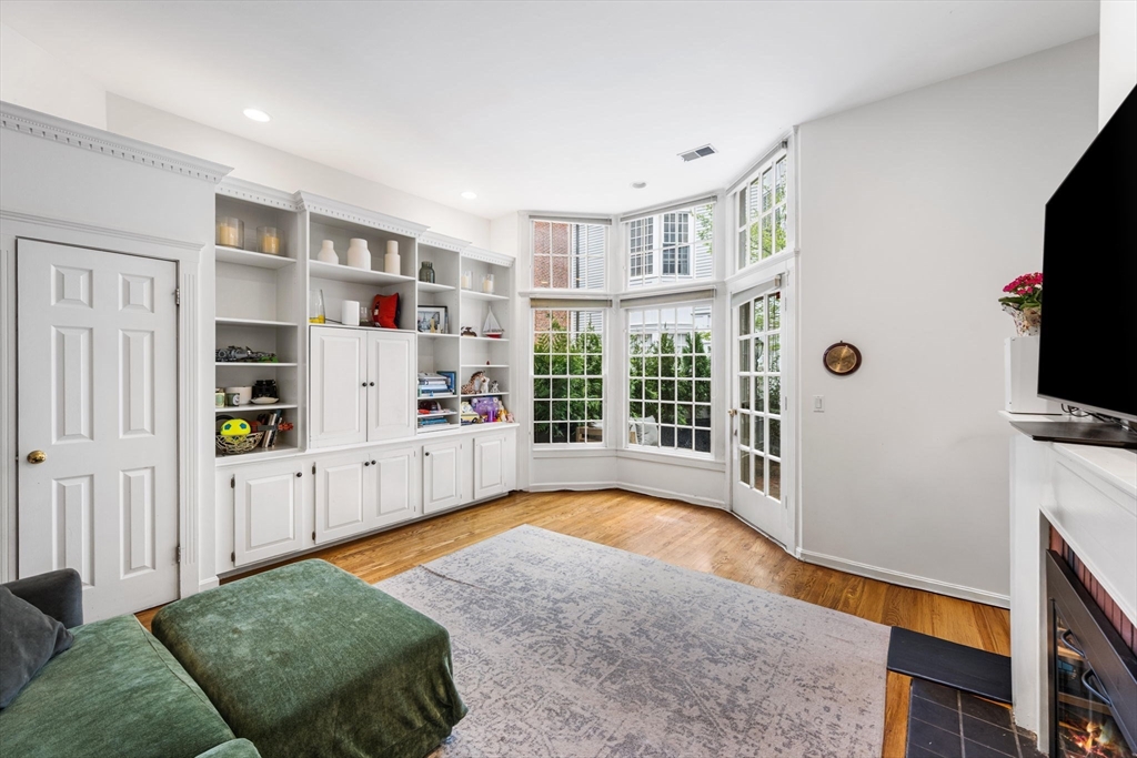 40 Joy St # 9