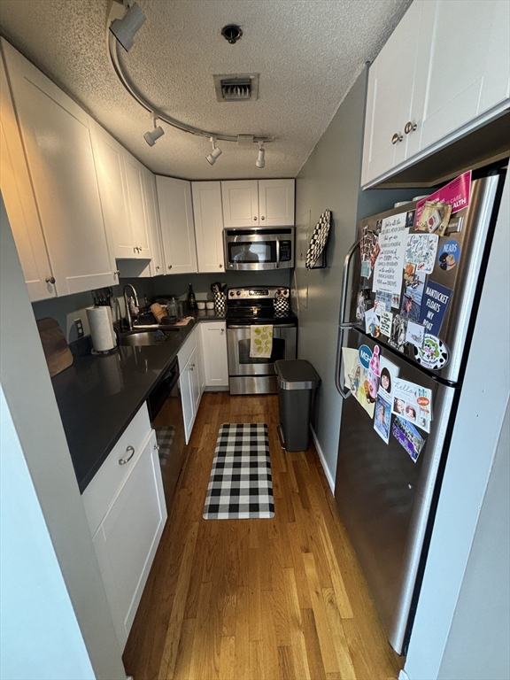 19 Main St # D