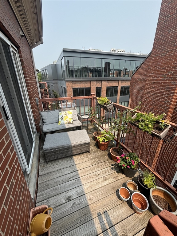 19 Main St # D