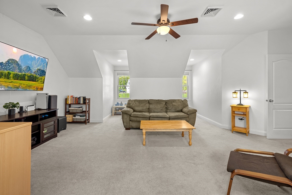 243 Cottrell Rd
