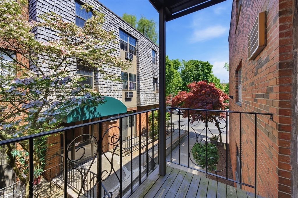 358 Broadway # 18