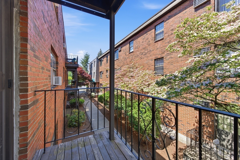 358 Broadway # 18