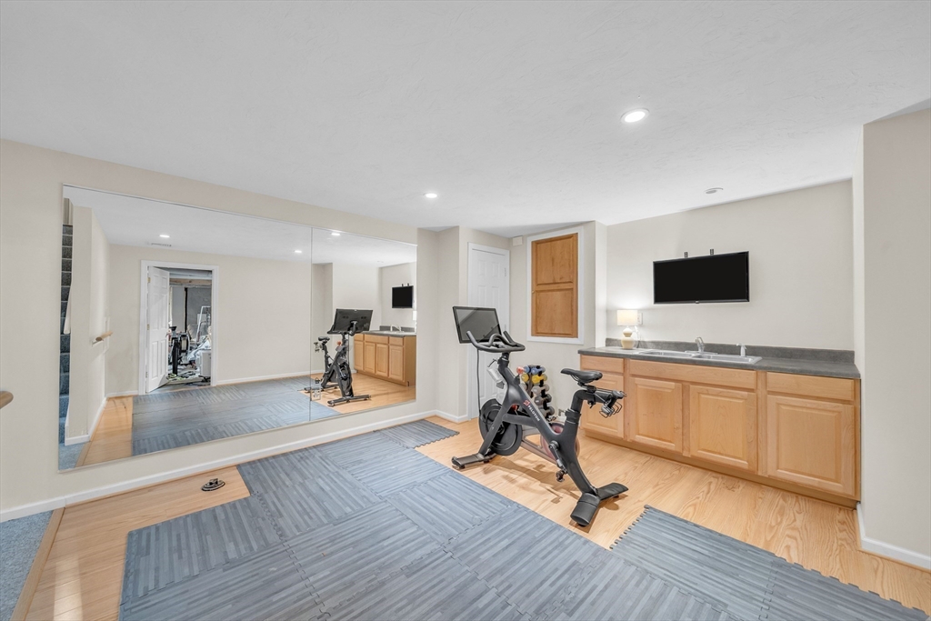4 Gale Meadow Way
